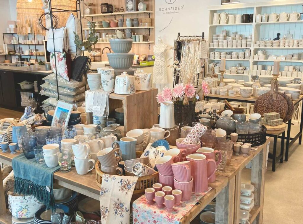 Schönes Geschirr von angesagten Marken wie Greengate, ASA, Bastion Collection und Majas Cottage