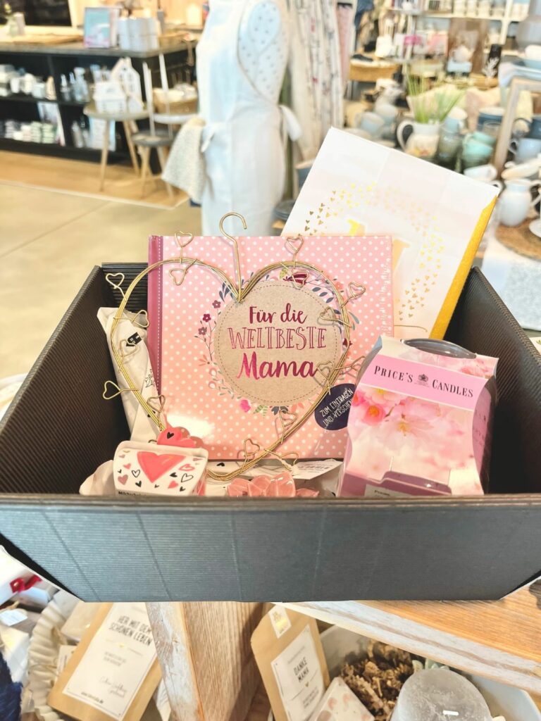 Geschenkset zum Muttertag mit Herzanhänger Buch und Kerze
