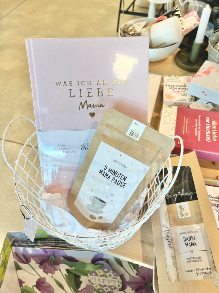 Geschenkset für den Muttertag mit Buch und Tee